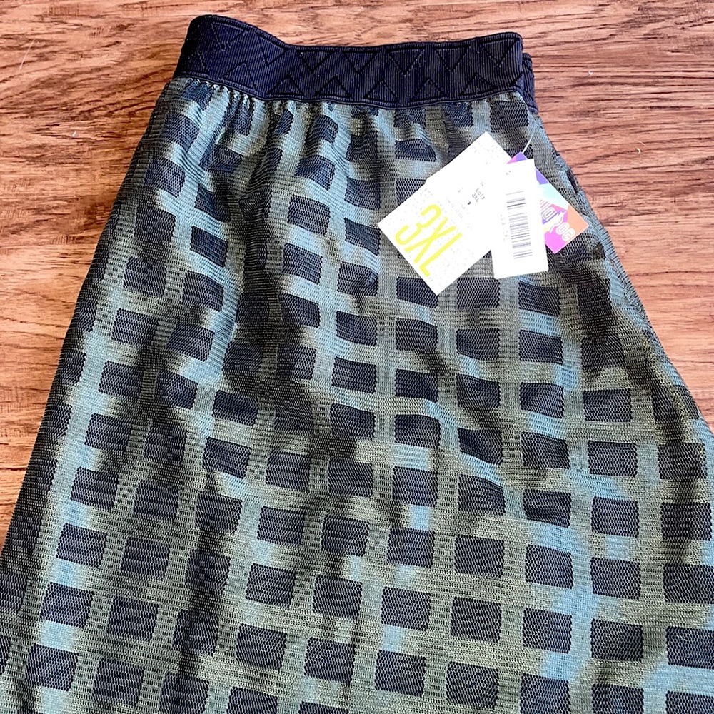 LuLaRoe Lola skirt….NWT